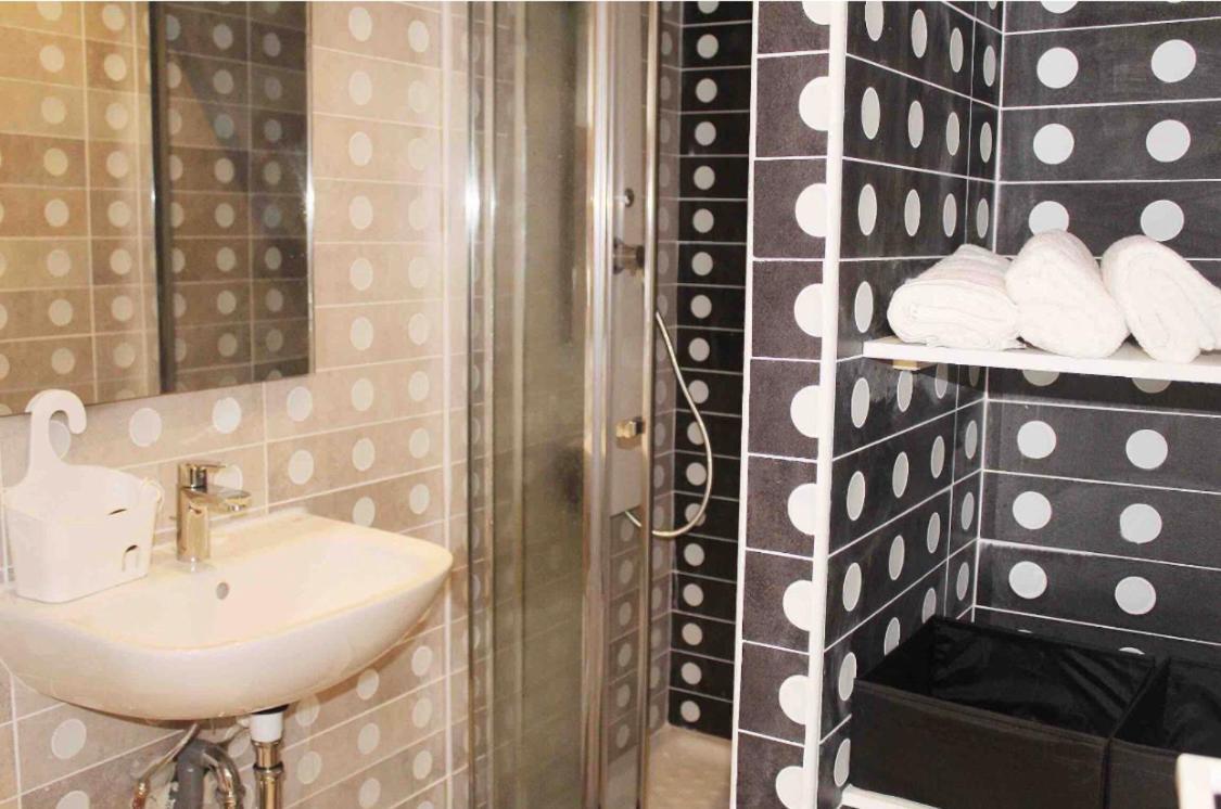 Appartements Meublees A Cote De L'Aeroport Marseille Provence Marignane Esterno foto