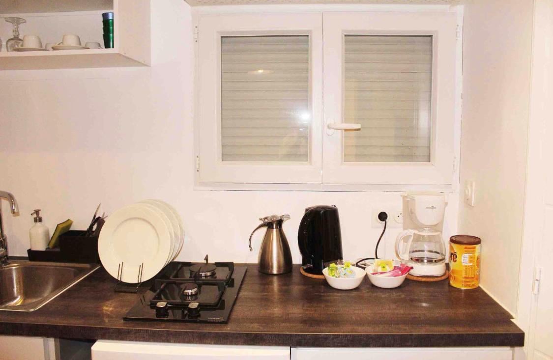 Appartements Meublees A Cote De L'Aeroport Marseille Provence Marignane Esterno foto