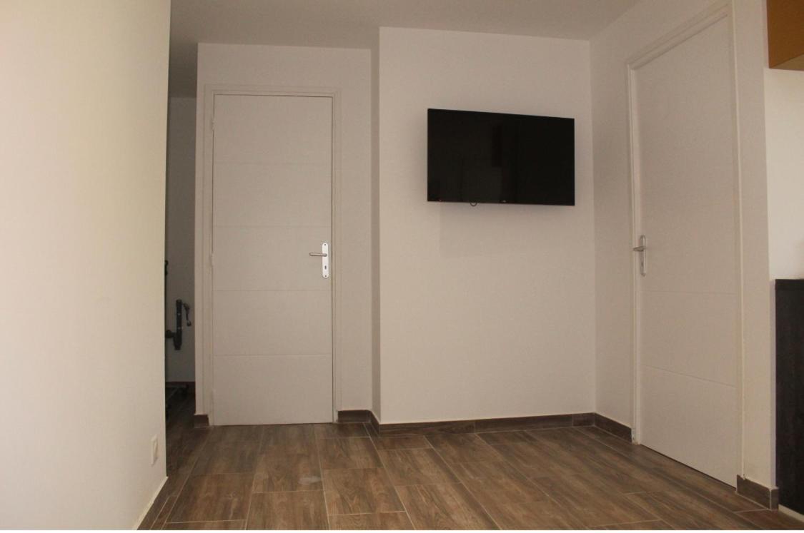 Appartements Meublees A Cote De L'Aeroport Marseille Provence Marignane Esterno foto